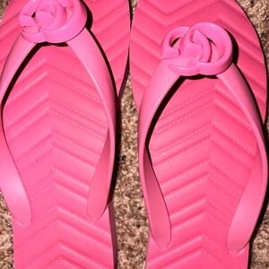 AUTHENTIC Gucci Pink GG Logo Chevron Flip Flops - Women